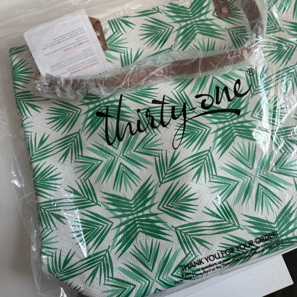Around Town Tote NIP Deco Palms